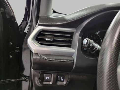 Used 2023 GMC Acadia SLE w/ Driver Convenience Package image 10