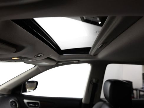 Used 2017 Nissan Pathfinder Platinum w/ Family Entertainment Package image 5