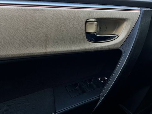 Used 2015 Toyota Corolla LE image 18