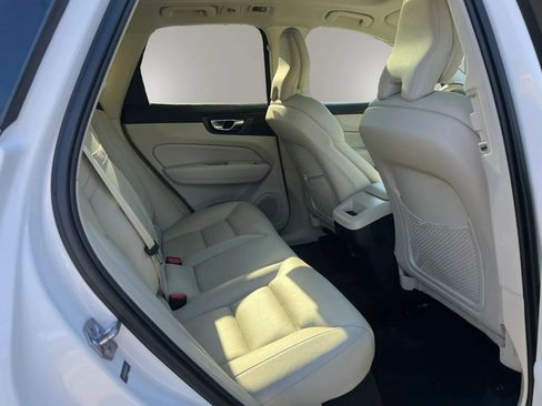 Used 2019 Volvo XC60 T5 Momentum w/ Premium Package AWD/4WD image 30