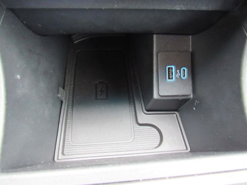 Used 2024 Ford Edge Titanium image 24