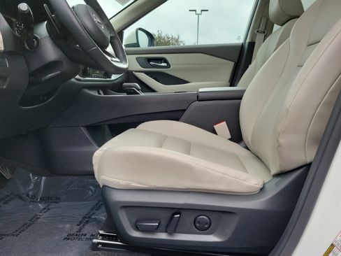 Certified 2023 Nissan Rogue SV w/ SV Premium B Package AWD/4WD image 16