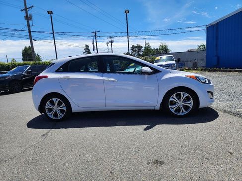 Used 2014 Hyundai Elantra GT w/ Option Group 03 FWD image 4