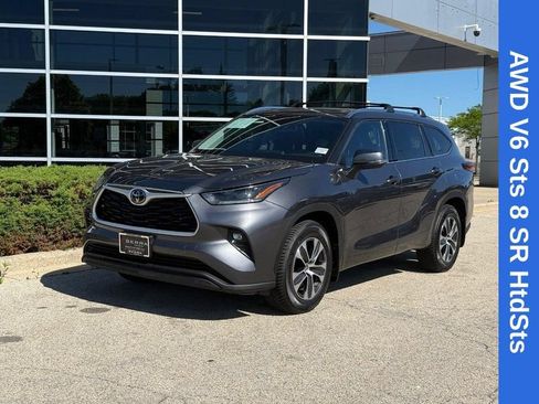 Used 2021 Toyota Highlander XLE AWD/4WD image 7