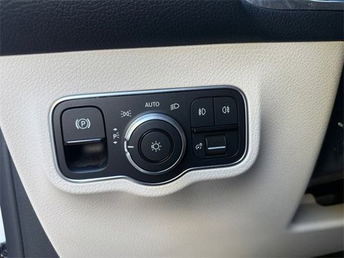 Used 2022 Mercedes-Benz GLB 250 GLB 250 w/ Premium Package Lite image 14