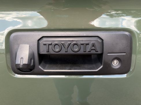 Used 2021 Toyota Tacoma TRD Off-Road w/ Technology Package AWD/4WD image 34