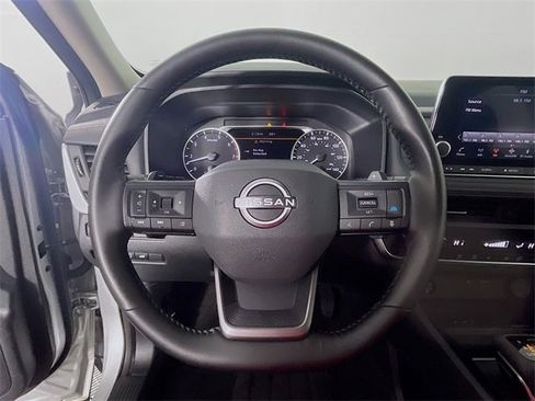 Used 2025 Nissan Rogue SV image 12