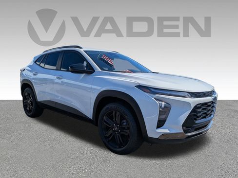 Used 2025 Chevrolet Trax ACTIV w/ Driver Confidence Package image 3