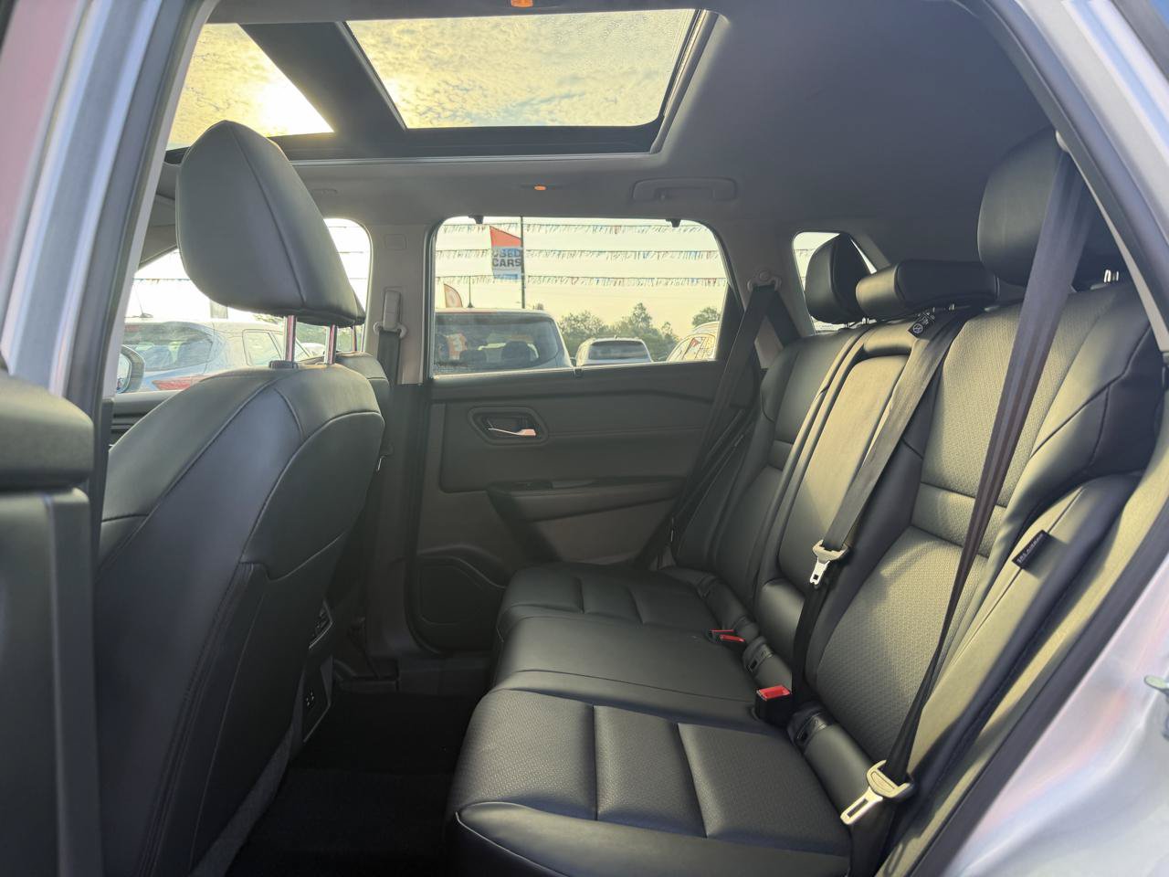 Used 2024 Nissan Rogue SV w/ SV Premium Package AWD/4WD image 19