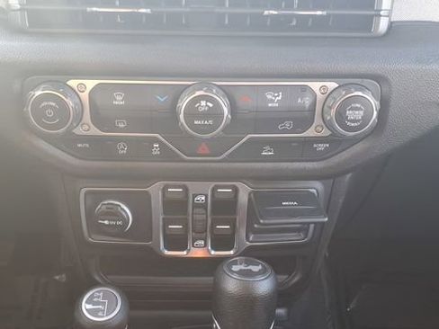 Used 2025 Jeep Wrangler Sport S image 25