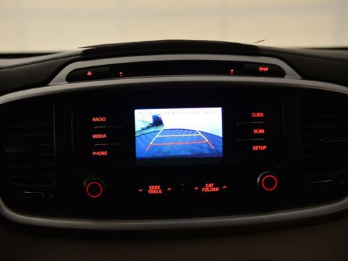 Used 2017 Kia Sorento LX image 29