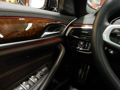 Used 2020 BMW 540i xDrive w/ M Sport Package image 28