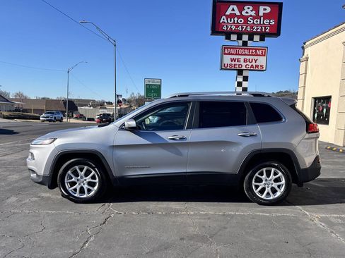 Used 2016 Jeep Cherokee Latitude image 3