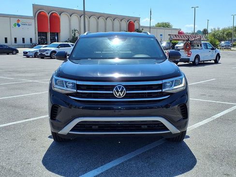 Used 2022 Volkswagen Atlas Cross Sport SE image 2