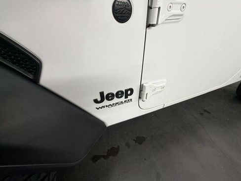 Used 2021 Jeep Wrangler Unlimited Sport AWD/4WD image 31