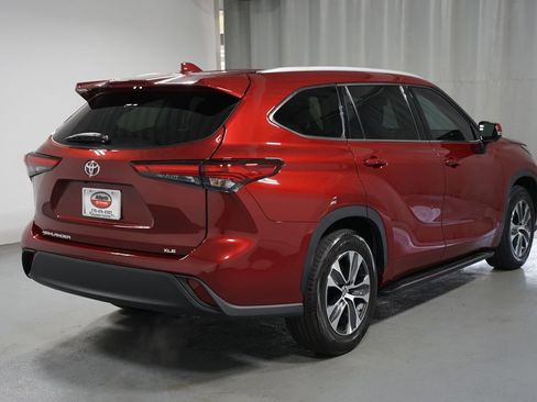 Used 2022 Toyota Highlander XLE image 8