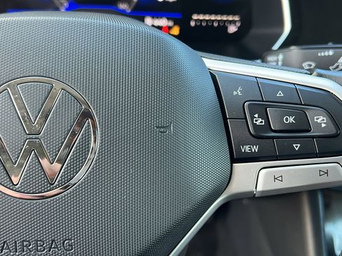 Used 2024 Volkswagen Jetta SE FWD image 25
