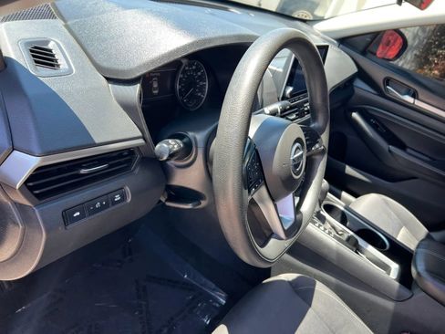 Used 2021 Nissan Altima 2.5 SV FWD image 14