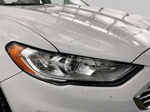 Used 2020 Ford Fusion SE FWD image 27