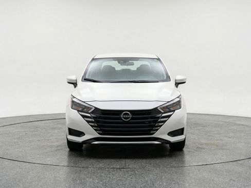 Used 2025 Nissan Versa SV image 2