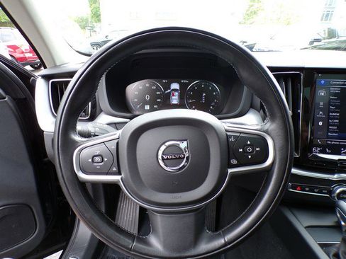 Used 2020 Volvo XC60 T6 Momentum w/ Protection Package AWD/4WD image 10