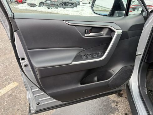 Used 2025 Toyota RAV4 XLE image 18