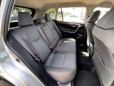 Used 2025 Toyota RAV4 XLE FWD image 20