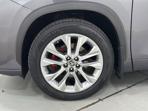 Used 2023 Toyota Highlander Limited image 25