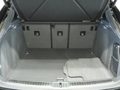 Certified 2025 Porsche Macan AWD/4WD image 28