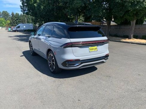 New 2026 Lincoln Nautilus Reserve AWD/4WD image 3