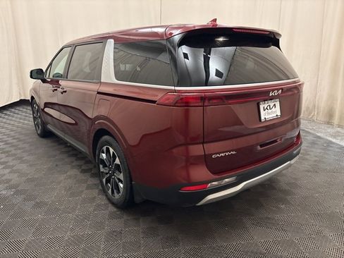 Used 2024 Kia Carnival EX image 7