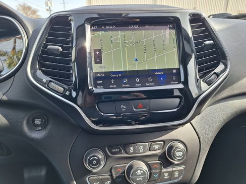 Used 2019 Jeep Cherokee Limited image 14