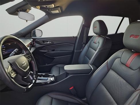 Used 2024 Chevrolet Trax RS w/ Driver Confidence Package image 9