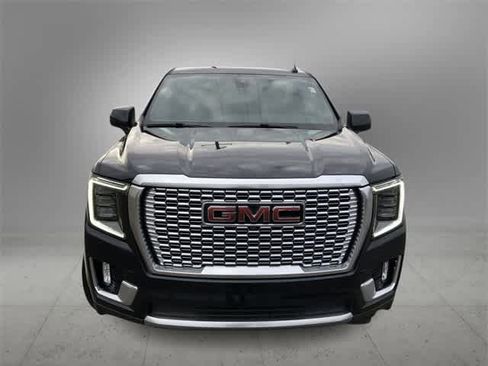 Used 2021 GMC Yukon XL Denali w/ Denali Premium Package image 9