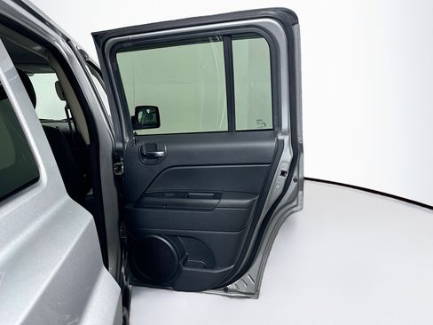 Used 2016 Jeep Patriot Sport w/ Power Value Group FWD image 27