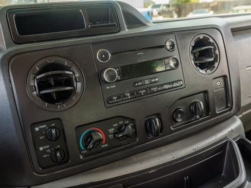 Used 2014 Ford E-350 and Econoline 350 XLT image 27