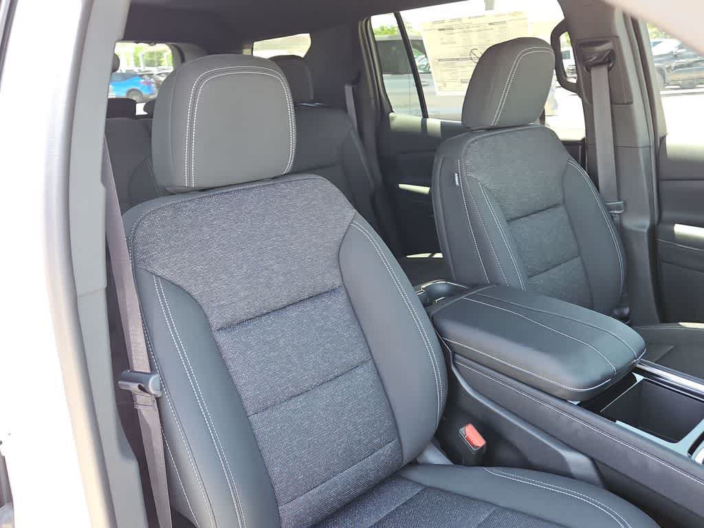 Used 2025 Chevrolet Traverse LT FWD image 20