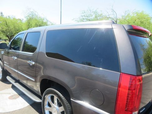 Used 2011 Cadillac Escalade ESV AWD image 7