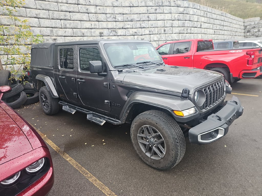 Used 2024 Jeep Gladiator Sport AWD/4WD image 3