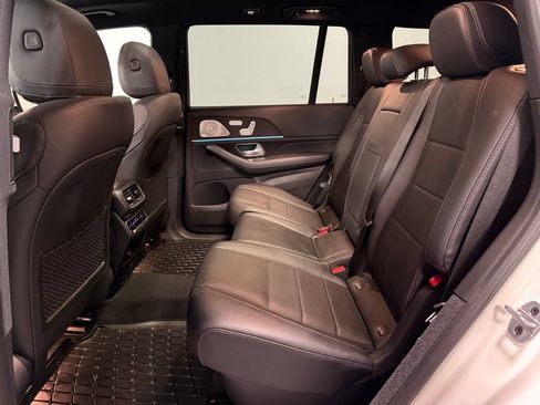 Used 2023 Mercedes-Benz GLS 450 4MATIC image 10