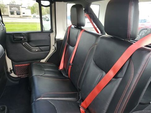 Used 2017 Jeep Wrangler Unlimited Rubicon w/ Quick Order Package 24Z Recon AWD/4WD image 23