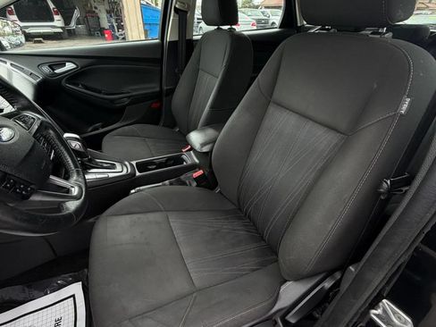 Used 2016 Ford Focus SE w/ SE Cold Weather Package FWD image 19