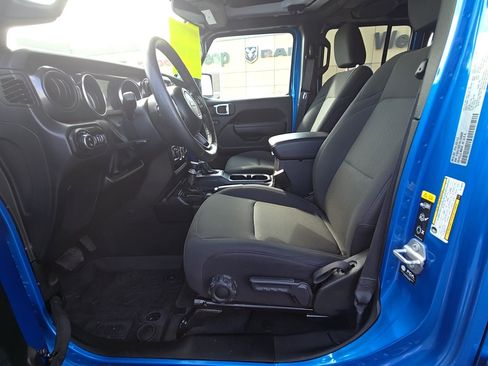 Used 2022 Jeep Gladiator Sport image 11