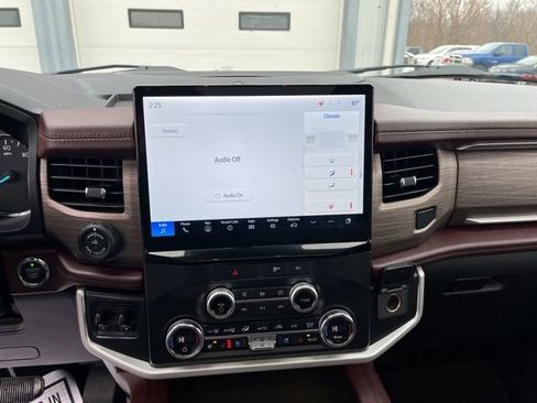 Used 2022 Ford Expedition Max Limited image 15