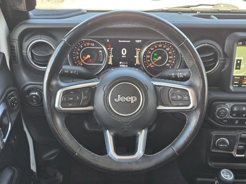 Used 2020 Jeep Gladiator Overland AWD/4WD image 7