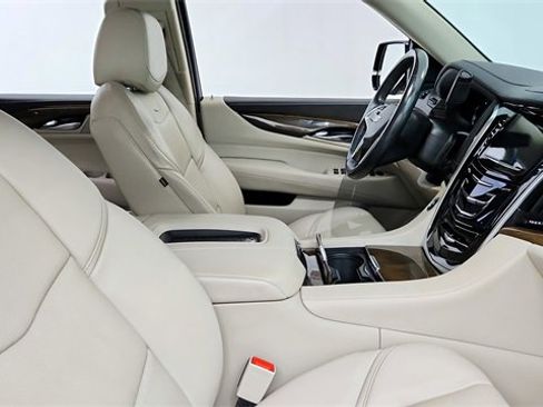 Used 2020 Cadillac Escalade Luxury image 24