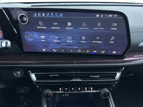 Used 2025 Chevrolet Traverse Z71 image 27