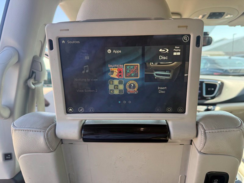 Used 2018 Chrysler Pacifica Touring-L Plus FWD image 6