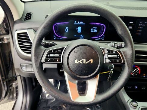 Used 2025 Kia Seltos LX AWD/4WD image 13