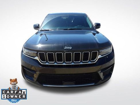 Used 2023 Jeep Grand Cherokee Laredo image 4